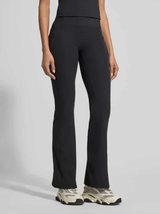 Zdjęcie produktu Legginsy o rozkloszowanym kroju z Nadruk z logo Model 'OASIS' Fabletics Czarny