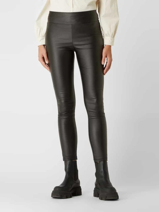Zdjęcie produktu Legginsy z materiału skóropodobnego Soyaconcept Czarny