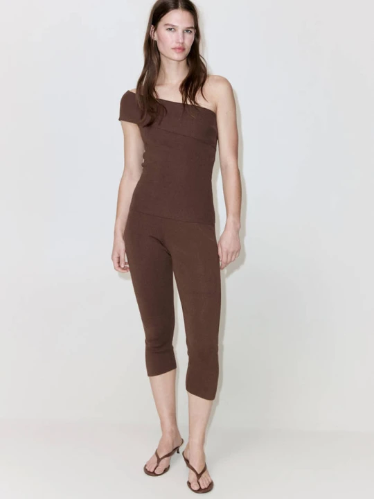 Zdjęcie produktu Spodnie capri z rozcięciem u dołu czekoladowy - Kobieta - MANGO