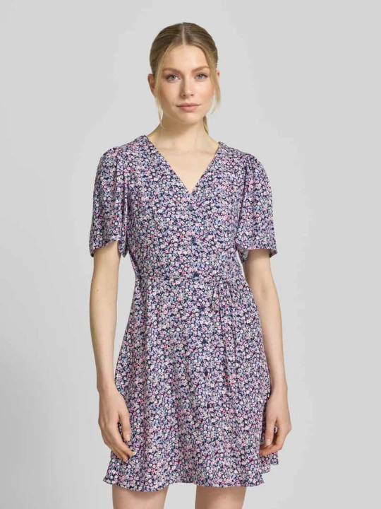 Zdjęcie produktu Lekko rozkloszowana sukienka mini z czystej wiskozy model 'ALBA' Vero Moda Czarny