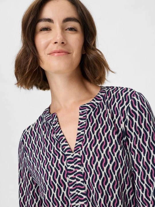 Zdjęcie produktu LENZING™ ECOVERO™ Bluzka damska Hannah z geometrycznym printem – New Passion Olsen
