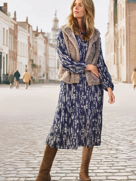 Zdjęcie produktu LENZING™ ECOVERO™ Granatowa wiskozowa sukienka ze wzorem – Vintage Romance Olsen