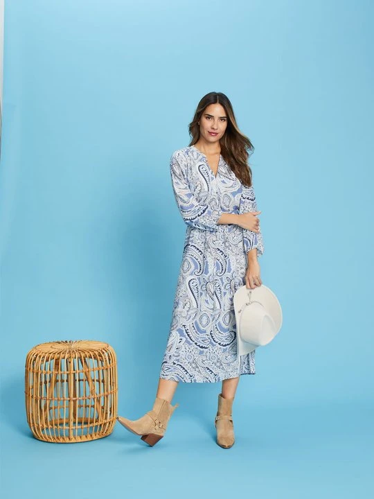 Zdjęcie produktu LENZING™ ECOVERO™ Niebieska wiskozowa sukienka ze wzorem paisley – Boho Beauty Olsen