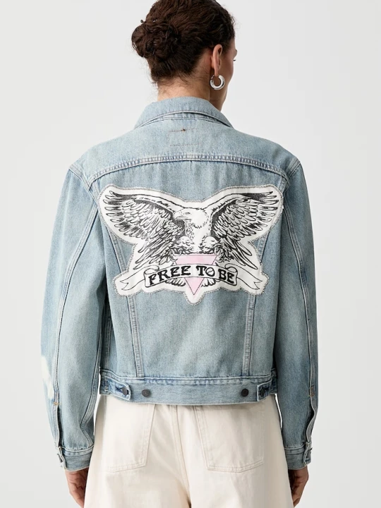 Zdjęcie produktu Levi's kurtka jeansowa damska ROAD WORN TRUCKER x PRIDE niebieski