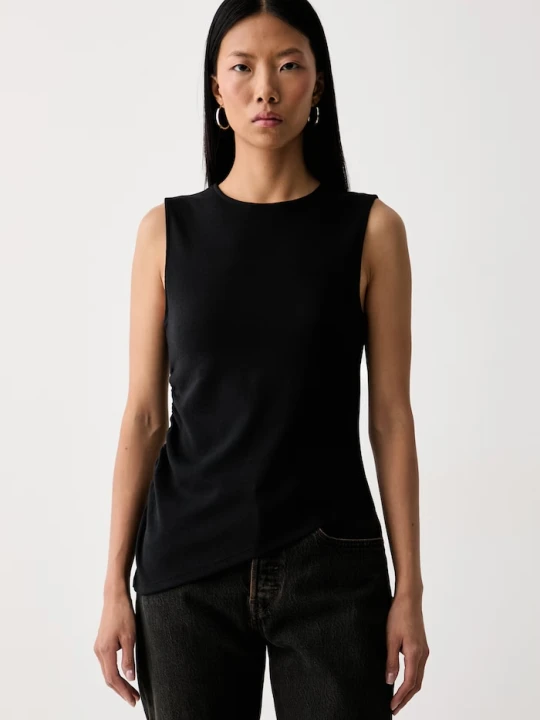 Zdjęcie produktu Levi's top damski z bawełną ALILA ASYMMETRICAL SL czarny