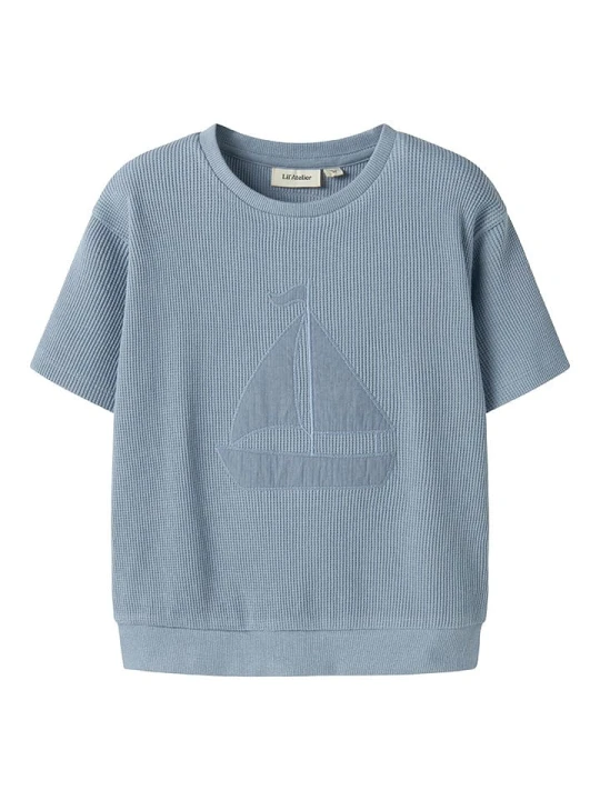 Zdjęcie produktu Lil Atelier Koszulka "Harun" w kolorze niebieskim rozmiar: 98 Lil' Atelier