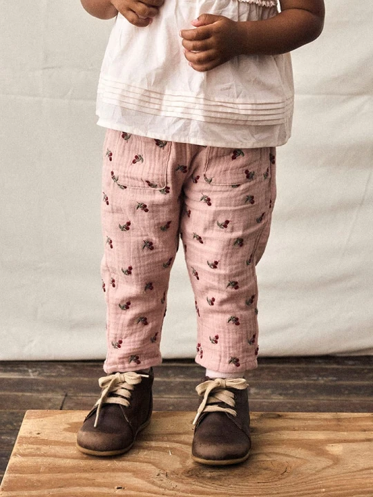 Zdjęcie produktu Lil Atelier Spodnie "Koala" w kolorze jasnoróżowym rozmiar: 74 Lil' Atelier