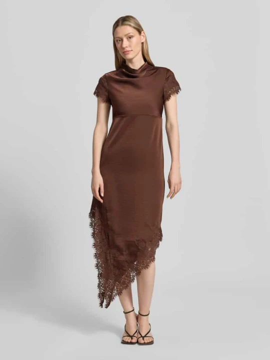 Zdjęcie produktu linia a sukienka wieczorowa z satyny model 'RITA' Vero Moda Ciemnobrązowy