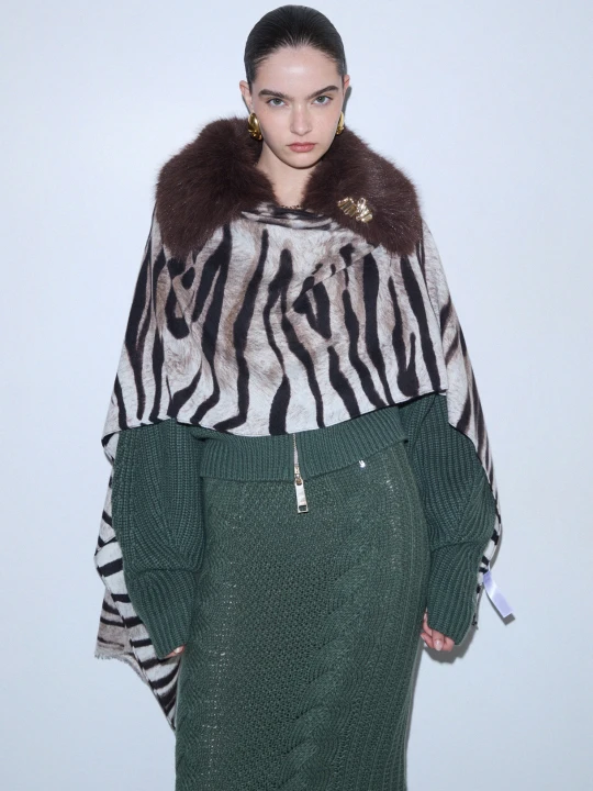 Zdjęcie produktu Liu Jo Zebra Animal Print Stole Camel