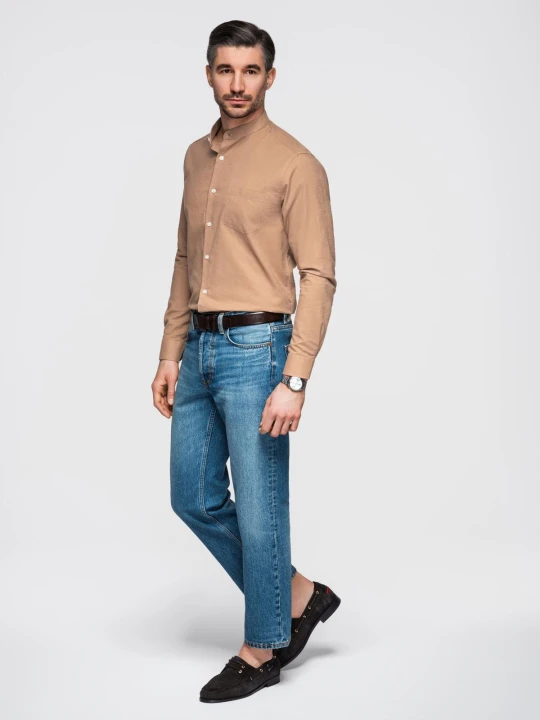 Zdjęcie produktu Lniana koszula męska ze stójką i kieszenią REGULAR FIT – jasnobrązowa V7 - Rozmiar: M Ombre Clothing jasnobrązowy