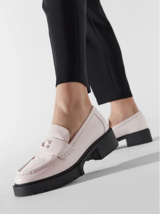 Zdjęcie produktu Loafersy Coach Leah CB990 Beżowy