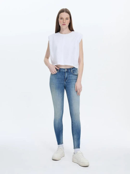 Zdjęcie produktu LTB Dżinsy "Amy" - Skinny fit - w kolorze błękitnym rozmiar: W26/L32