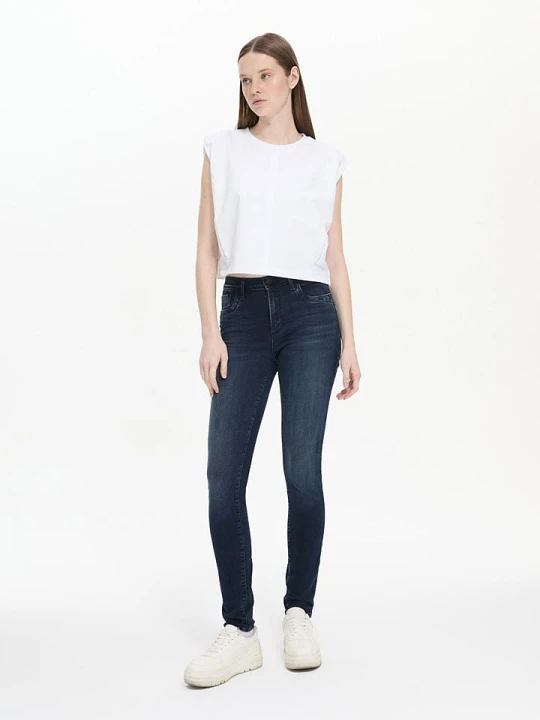 Zdjęcie produktu LTB Dżinsy "Jonna B" - Slim fit - w kolorze granatowym rozmiar: W25/L32