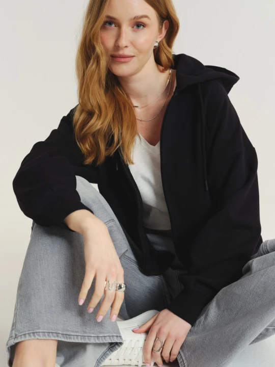 Zdjęcie produktu Luźna czarna bluza z kapturem Greenpoint