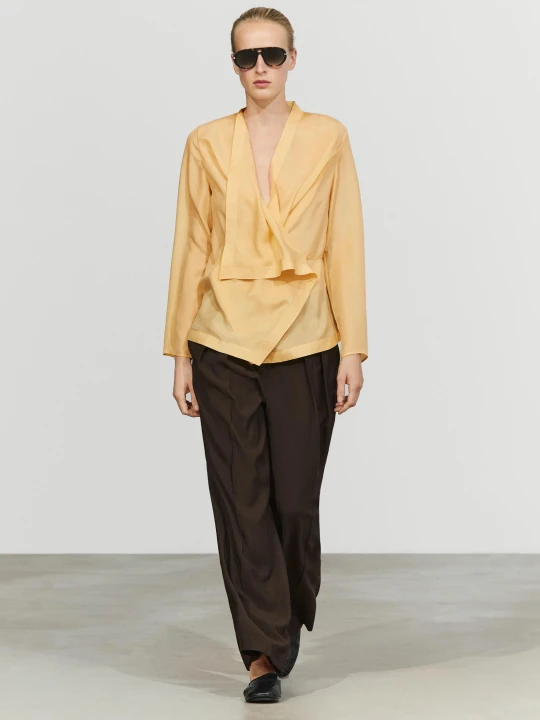 Zdjęcie produktu Luźna Koszula Kopertowa Ze 100% Jedwabiu - Musztardowy - Massimo Dutti - Female