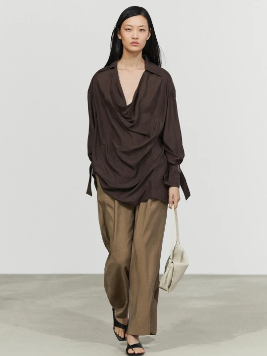 Zdjęcie produktu Luźna Koszula Z Drapowanym Dekoltem Ze 100% Jedwabiu - Brązowy - Massimo Dutti - Female