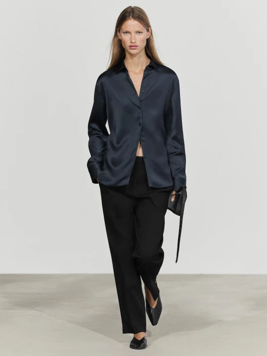 Zdjęcie produktu Luźna Satynowa Koszula - Granatowy - Massimo Dutti - Female