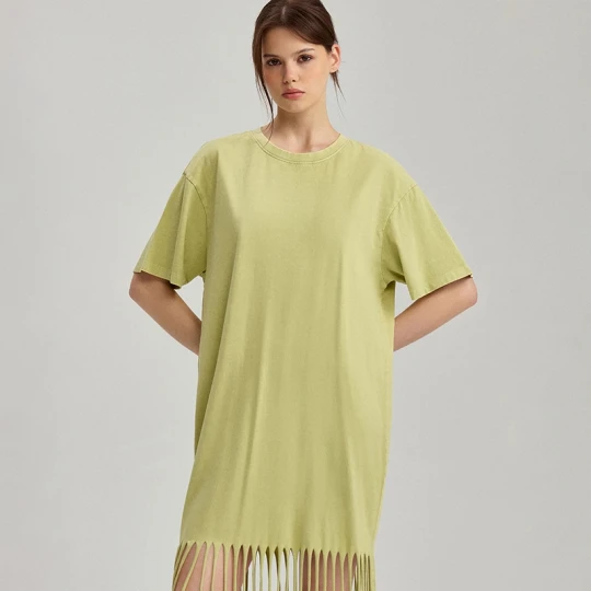 Zdjęcie produktu Luźna sukienka t-shirtowa z frędzlami zielona House