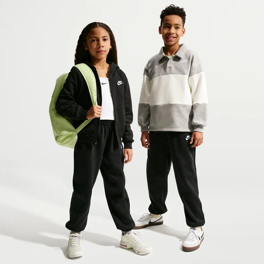 Zdjęcie produktu Luźne spodnie dla dużych dzieci Nike Club Fleece - Czerń