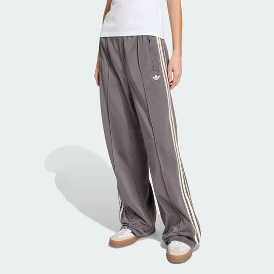 Zdjęcie produktu Luźne spodnie dresowe Firebird Adidas brązowy