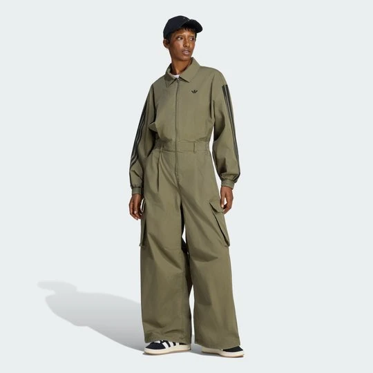 Zdjęcie produktu LUŹNY KOMBINEZON Adidas Olive Strata