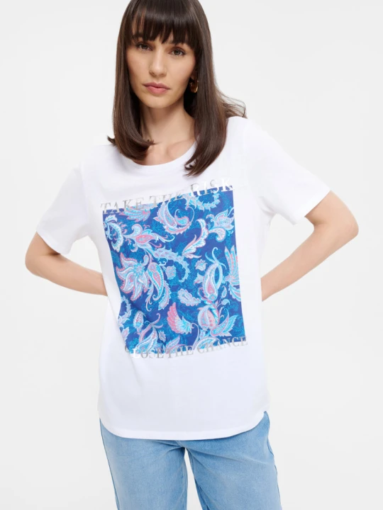 Zdjęcie produktu Luźny t-shirt z błękitną grafiką Greenpoint biały