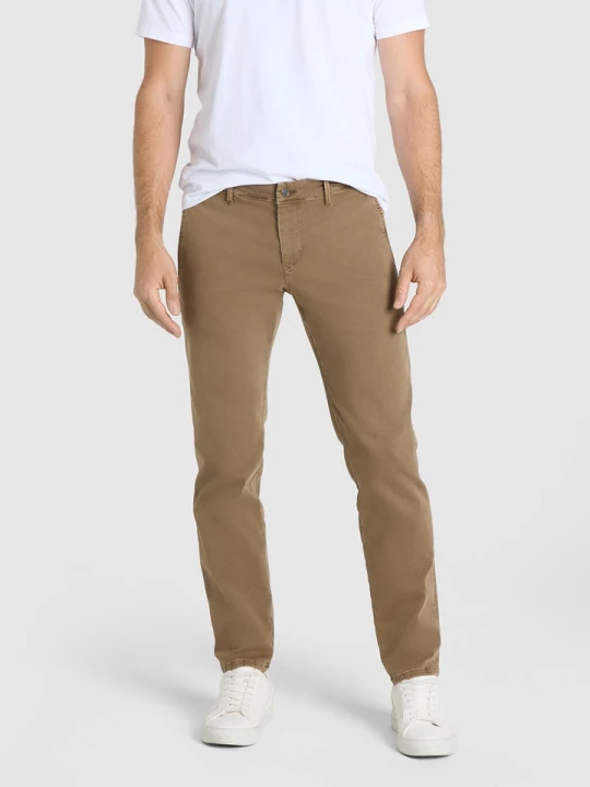 Zdjęcie produktu MAC Spodnie chino "Driver" w kolorze jasnobrązowym rozmiar: W38 / L32