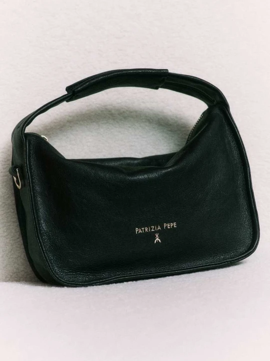 Zdjęcie produktu Mała torebka na ramię Contemporary Hobo ze skóry Patrizia Pepe czarny