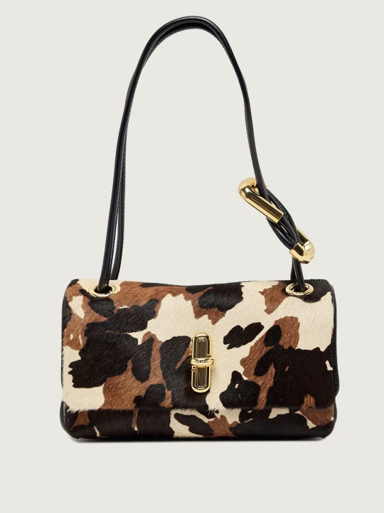 Zdjęcie produktu Marc Jacobs Skórzana torebka na ramię The Cow Haircalf Mini Dual Shoulder Bag brązowy
