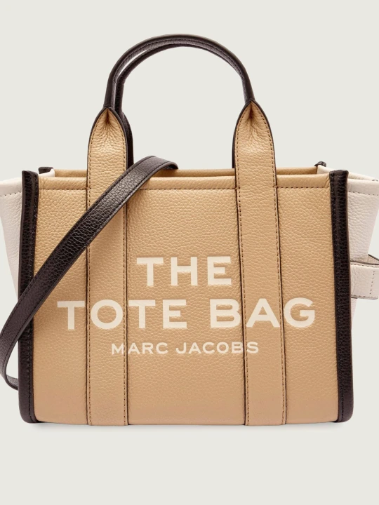 Zdjęcie produktu Marc Jacobs Skórzany kuferek THE SMALL TOTE beżowy