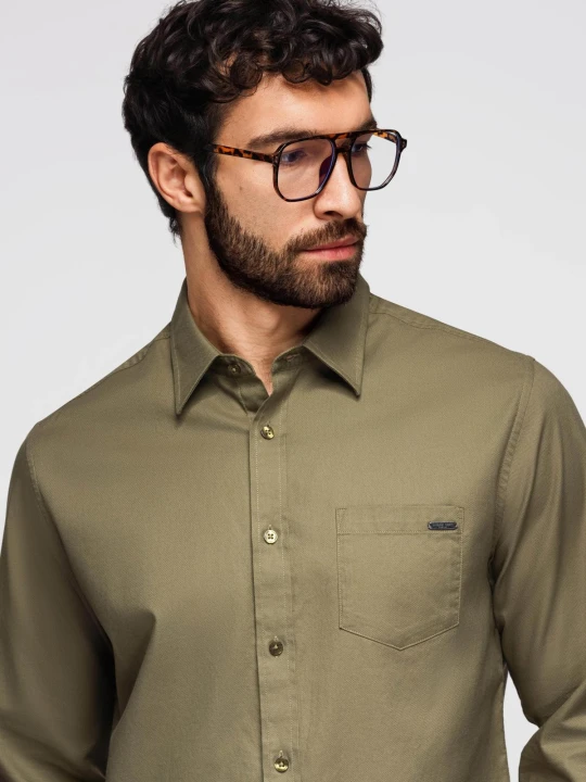 Zdjęcie produktu Męska bawełniana koszula z kieszenią - oliwkowa V2 - Rozmiar: S Ombre Clothing oliwkowy