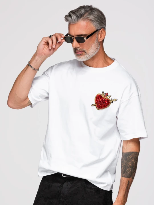 Zdjęcie produktu Męska bawełniana koszulka z biżuteryjną aplikacją na klatce piersiowej - biała V2 - Rozmiar: L Ombre Clothing