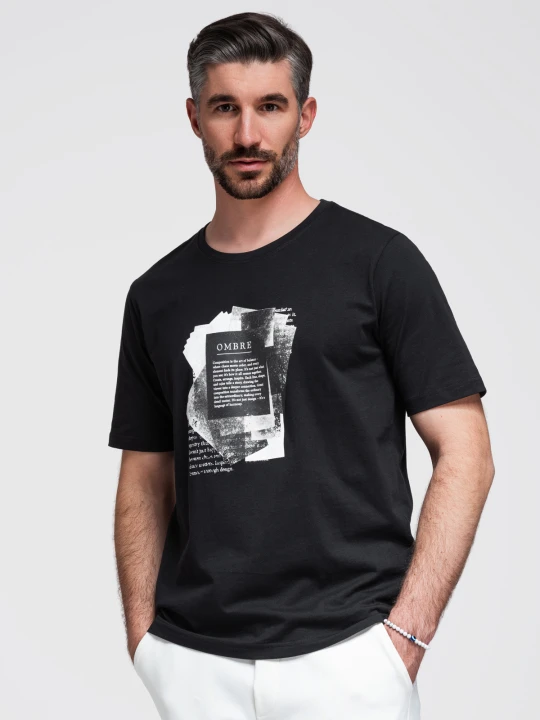 Zdjęcie produktu Męska bawełniana koszulka z ciekawym nadrukiem na klatce piersiowej - czarna V1 - Rozmiar: M Ombre Clothing