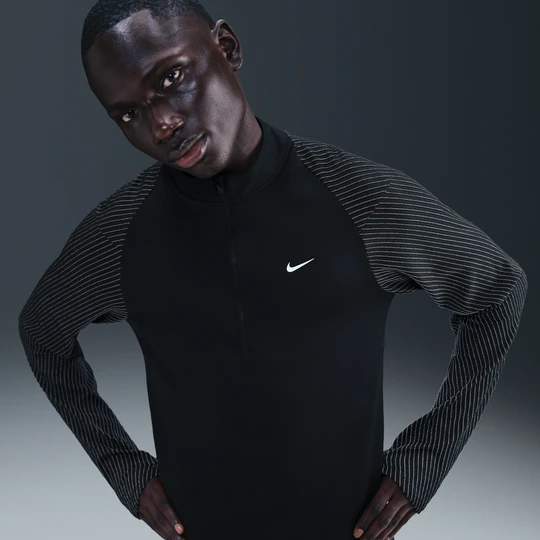 Zdjęcie produktu Męska bluza do biegania z zamkiem 1/2 i akcentami o designie odbijającym światło Dri-FIT Nike - Czerń