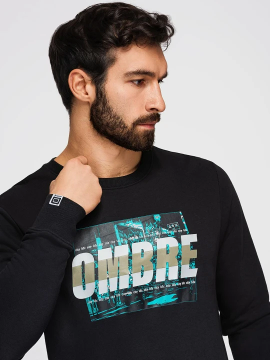 Zdjęcie produktu Męska bluza z nadrukiem zakładana przez głowę - czarna V3 - Rozmiar: M Ombre Clothing