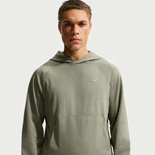 Zdjęcie produktu Męska funkcjonalna bluza z kapturem i ochroną przed promieniowaniem UV Nike Primary NanoKnit Dri-FIT - Zieleń