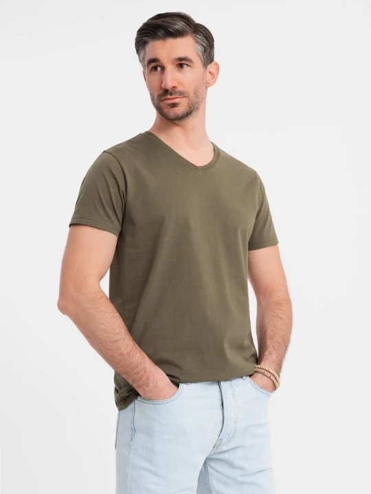 Zdjęcie produktu Męska klasyczna bawełniana koszulka z dekoltem w serek BASIC – ciemnooliwkowa V6 - Rozmiar: L Ombre Clothing ciemneoliwkowe