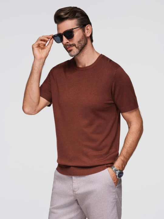 Zdjęcie produktu Męska klasyczna dzianinowa koszulka męska ze ściągaczami– ciepłobrązowa V4 Ombre Clothing brązowy