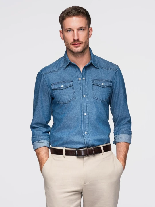 Zdjęcie produktu Męska koszula jeansowa na zatrzaski z kieszonkami - niebieska V2 - Rozmiar: M Ombre Clothing