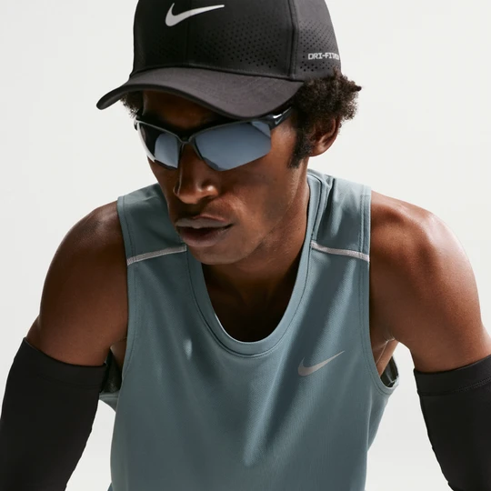 Zdjęcie produktu Męska koszulka bez rękawów do biegania Dri-FIT Nike Miler - Szary