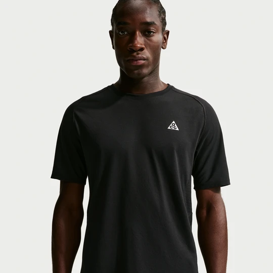 Zdjęcie produktu Męska koszulka do biegania Dri-FIT ADV Nike ACG „Solar Chase” - Czerń