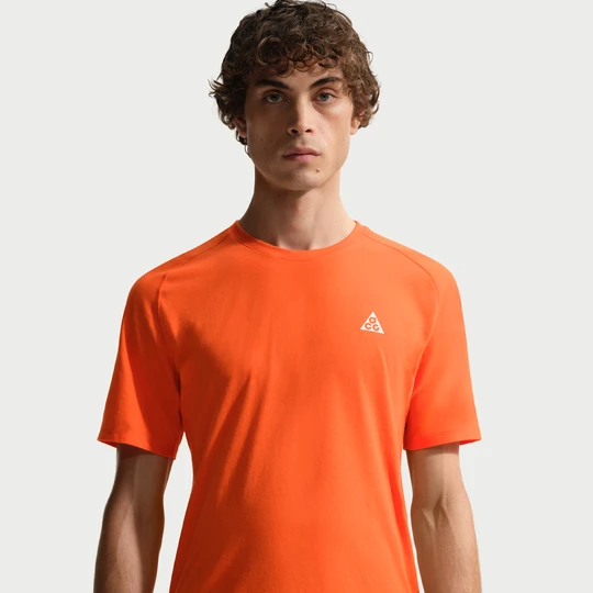 Zdjęcie produktu Męska koszulka do biegania Dri-FIT ADV Nike ACG „Solar Chase” - Pomarańczowy