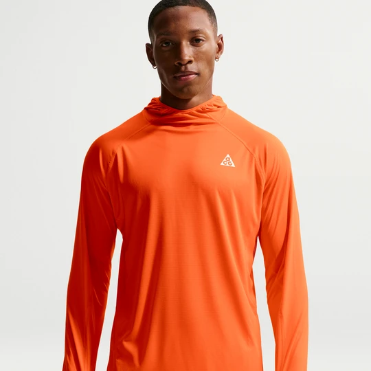 Zdjęcie produktu Męska koszulka do biegania w terenie z kapturem i ochroną przed promieniowaniem UV Dri-FIT Nike ACG „Solar Chase” - Pomarańczowy