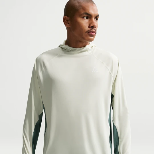 Zdjęcie produktu Męska koszulka do biegania w terenie z kapturem i ochroną przed promieniowaniem UV Dri-FIT Nike ACG „Solar Chase” - Zieleń