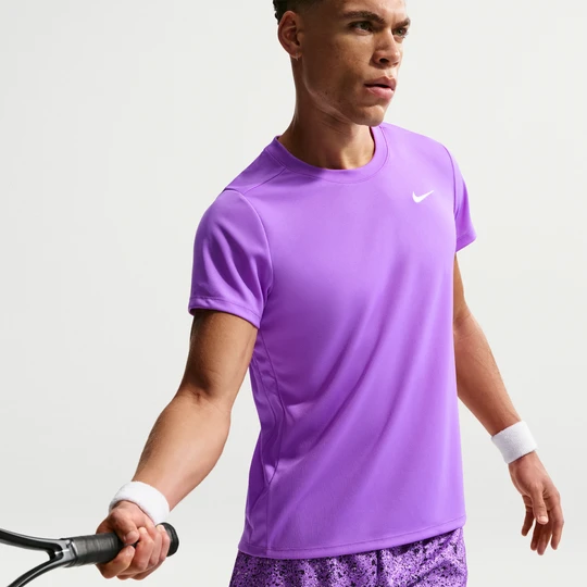 Zdjęcie produktu Męska koszulka do tenisa Dri-FIT NikeCourt Victory - Fiolet