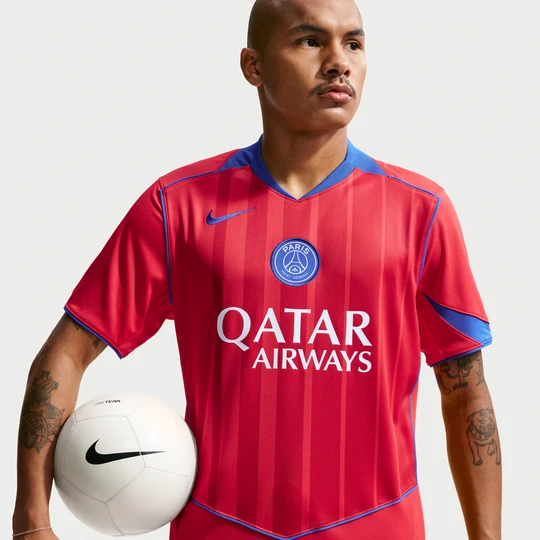 Zdjęcie produktu Męska koszulka piłkarska Nike Dri-FIT Total 90 Paris Saint-Germain Stadium 2025/26 (wersja trzecia) – replika - Czerwony