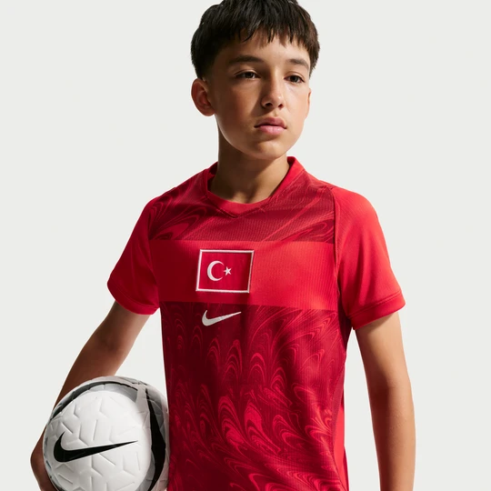Zdjęcie produktu Koszulka piłkarska dla dużych dzieci Nike Dri-FIT Turcja Stadium 2026 (wersja domowa) – replika - Czerwony