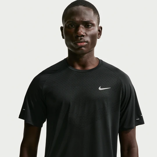 Zdjęcie produktu Męska koszulka z krótkim rękawem do biegania Dri-FIT ADV Nike Stride - Czerń