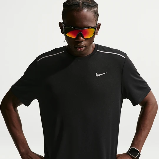Zdjęcie produktu Męska koszulka z krótkim rękawem do biegania Dri-FIT Nike Miler - Czerń