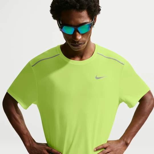 Zdjęcie produktu Męska koszulka z krótkim rękawem do biegania Dri-FIT Nike Miler - Żółty